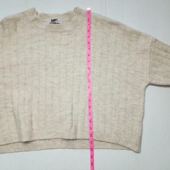 Cream Sweater - Picture 5 of 5